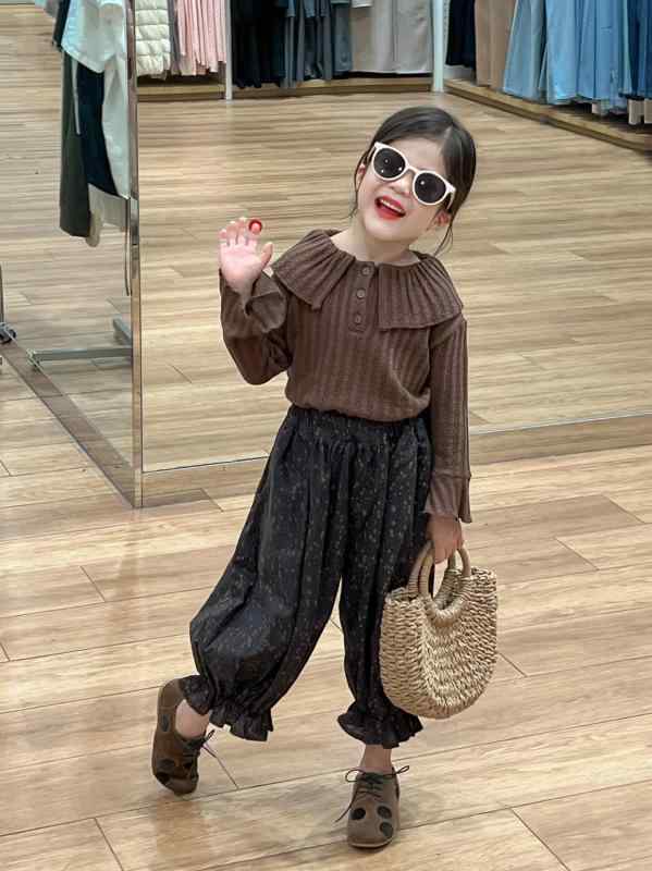 ・カテゴリ: Tシャツ・対象: 子供・性別: 女児・スタイル: 韓国風・フード: なし・対象年齢: 3～8歳・身長: 100～140cm・シーズン: 春、秋・素材: 綿・主素材: 綿90%・安全等級: B類・カラー: カーキ色襟付きニット、花柄パンツ・対応身長: 90cm、100cm、110cm、120cm、130cm、140cm