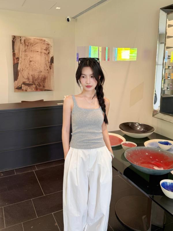 タンクトップ レディース 韓国風 シンプル 春夏 スクエアネック スリム 胸パッド付き 伸縮性 リブ 無地 ブラック ブルー ベージュ イエ..