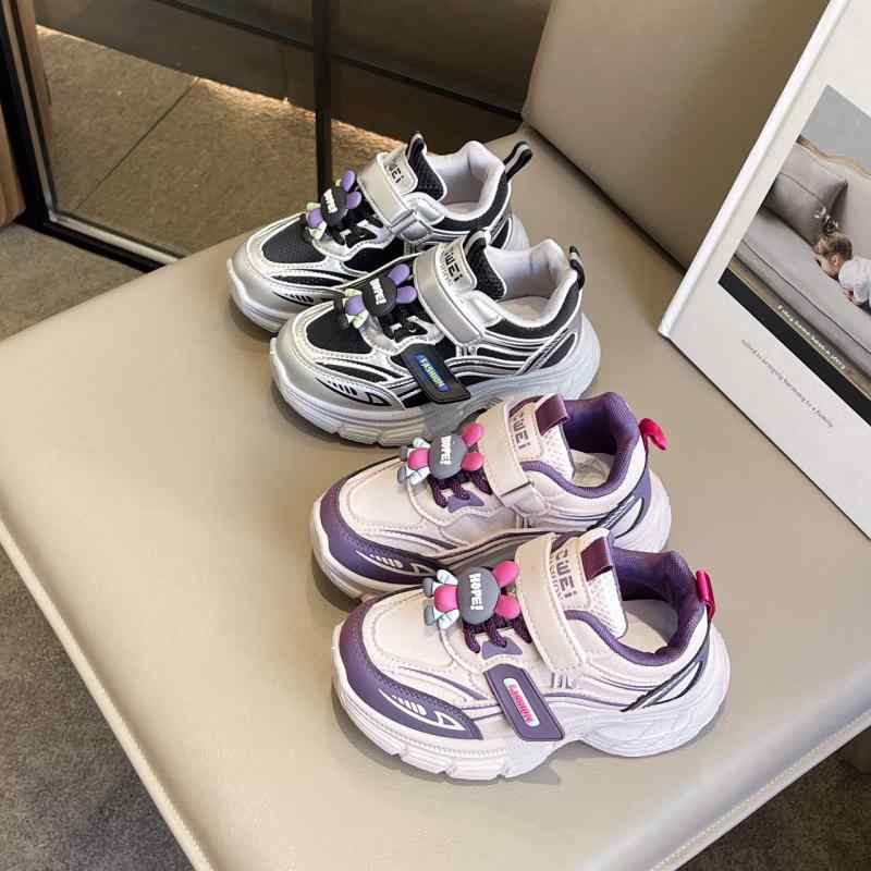 ・カラー: シルバー, ピンク・サイズ: 26, 27, 28, 29, 30, 31, 32, 33, 34, 35, 36, 37・対象年齢: 7～12歳, 4～6歳, 13～16歳・アッパー素材: メッシュ・機能: 防滑, 耐摩耗・柄: 配色・ソール素材: ゴム・厚さ: 厚底・留め具タイプ: 面ファスナー・対象: ユニセックス・カテゴリ: ダッドスニーカー・スタイル: カジュアル