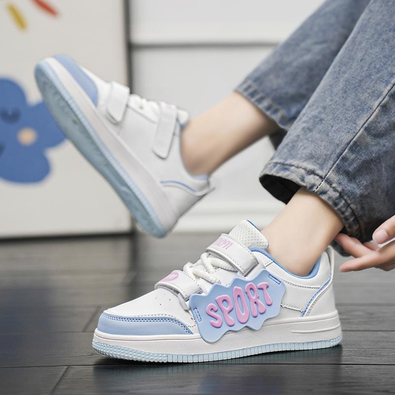 ・カラー: ピンク、ブルー、蛍光グリーン・サイズ: 31、32、33、34、35、36、37、38、39・製品カテゴリ: 厚底スニーカー・性別: ユニセックス・靴底素材: ゴム・靴の高さ: ローカット・留め具の種類: シューレース・用途: ランニング・厚さ: 普通・アッパー素材: PU、メッシュ・スタイル: 韓国・対象年齢: 中学年(7-12歳)、低学年(4-6歳)、高学年(13-16歳)