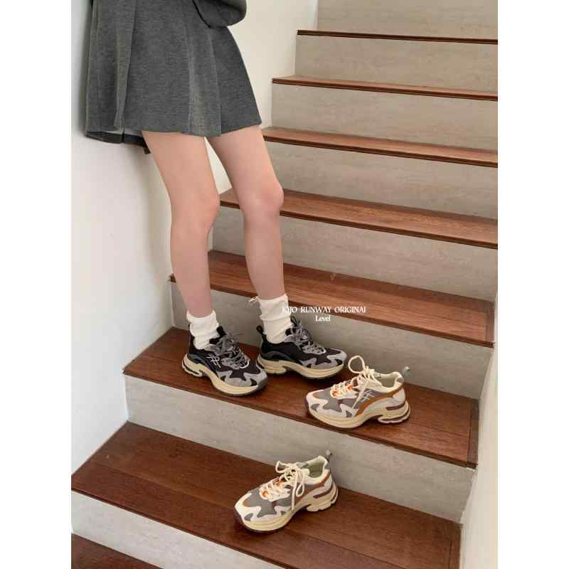 ・スタイル: 韓国 ・対象: 女性 ・靴の素材: 牛革スエード、合成皮革、織物 ・流行の要素: 配色 ・つま先の形状: ラウンドトゥ ・ヒールの高さ: フラット ・カラー: 米オレンジ、黒グレー ・サイズ: 35、36、37、38、39、40 ・機能: その他 ・柄: 配色 ・靴底の素材: ゴム ・履き方: レースアップ ・ヒールの形状: フラット ・内側の素材: メッシュ ・開き口の深さ: 浅い (7cm未満) ・靴底の製造技術: 接着 ・種類: カジュアル ・利用シーン: スポーツ ・留め具の種類: 紐