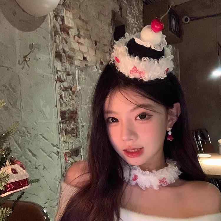 ヘアクリップ レディース ブラック チョコレートケーキ風 さくらんぼ付き 帽子型 クリスマス 誕生日 写真撮影 小道具 ヘアアクセサリー 髪飾り かわいい 韓国風 アクセサリー