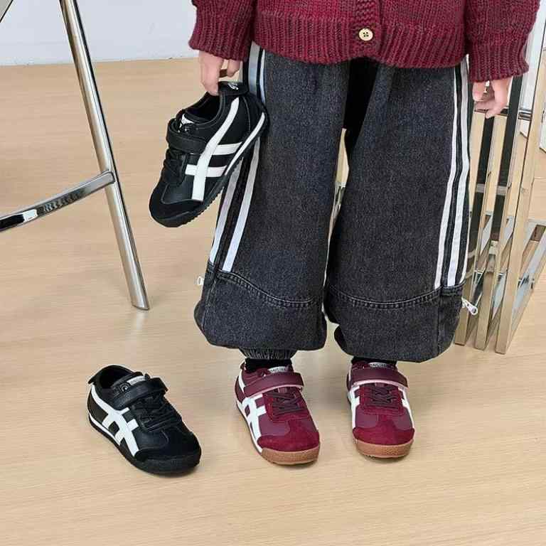 スニーカー キッズ 子供靴 男の子 女の子 運動靴 厚底 春秋冬 ベビー 幼児 小学生 幼稚園 普段使い 黒 ..