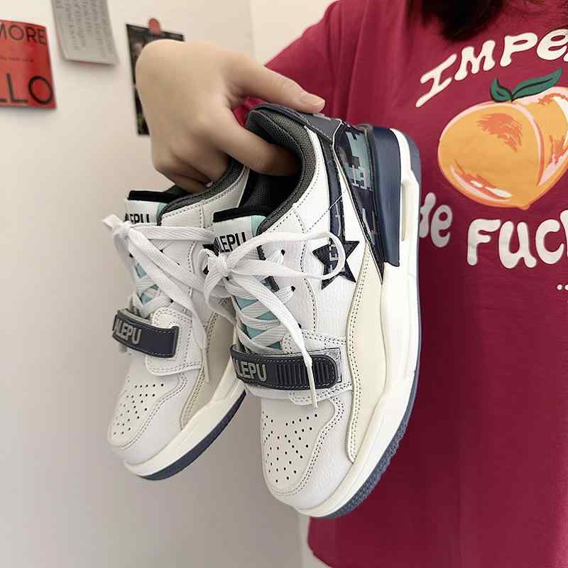 スニーカー 男女兼用 ランニングシューズ スポーツシューズ 厚底 通気性 撞色 インヒール クッション性 普段使い 白 黒 灰色 赤 緑