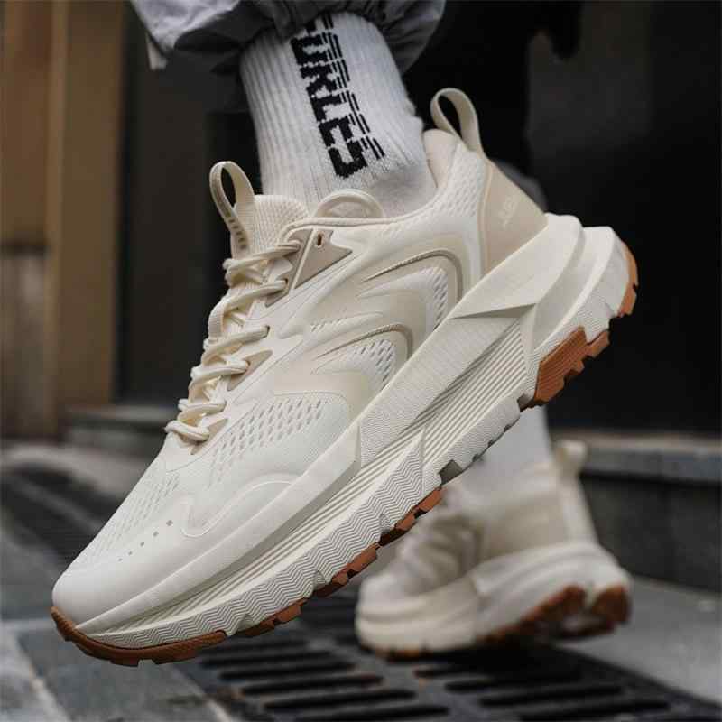 ・カテゴリ: ランニングシューズ・対象年齢: 青年（18～40歳）・スタイル: 韓国風・機能: 通気性、防滑・性別: 男・柄: 無地・靴底素材: EVA+ゴム・適用スポーツ: 通用・着用方式: 前系帯・流行要素: ステッチ・ヒールの形状: ...