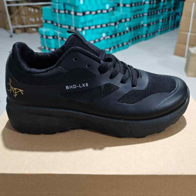 スニーカー メンズ 男性用 ランニングシューズ 運動靴 アウトドア 登山靴 黒 ブラック 通気性 軽量