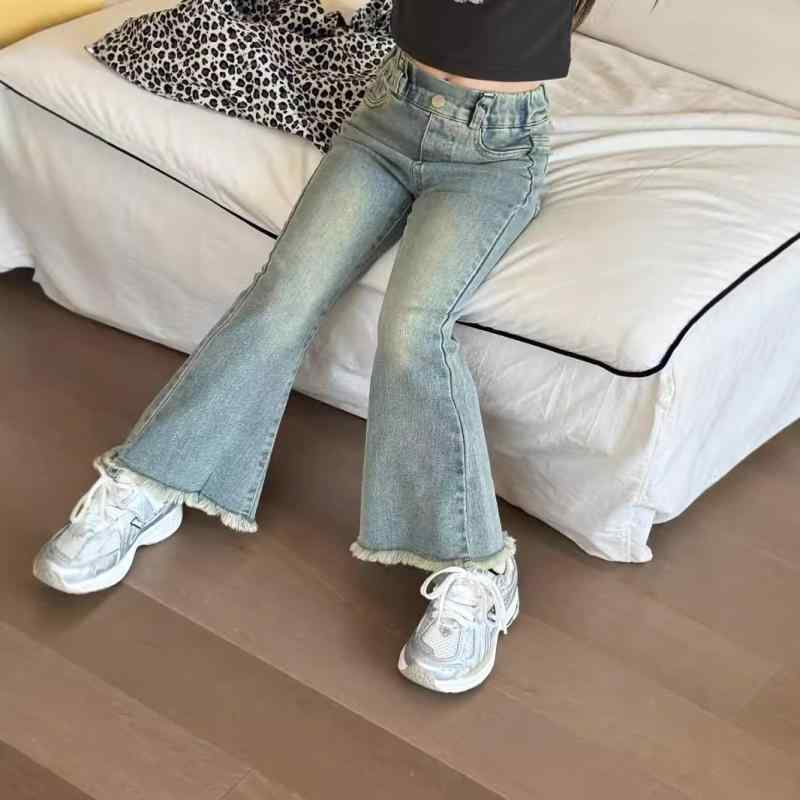 ・スタイル: 韓国風・生地: デニム・安全レベル: B類・パンツ丈: ロング・主な素材: 綿90%・対象: 女の子・対象年齢: 3～8歳 (100～140cm)・種類: ジーンズ・股: クローズ・生地加工: 柔らかい・柄: 無地・モデル写真...