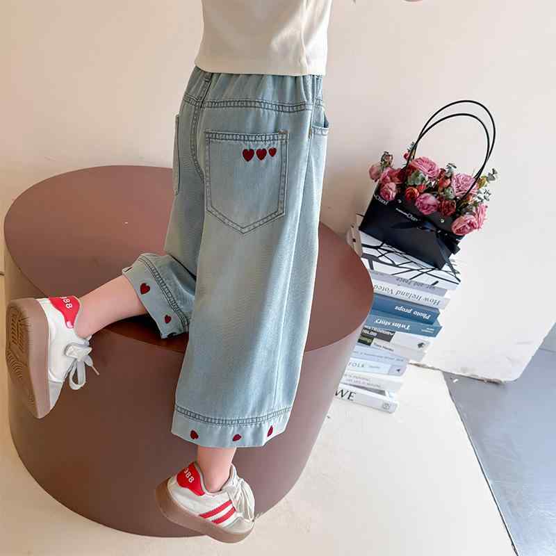 子供服 デニムパンツ ガールズ ワイドレッグ 春秋 韓国風 ハート柄 九分丈 ストレートパンツ 中小 детс..