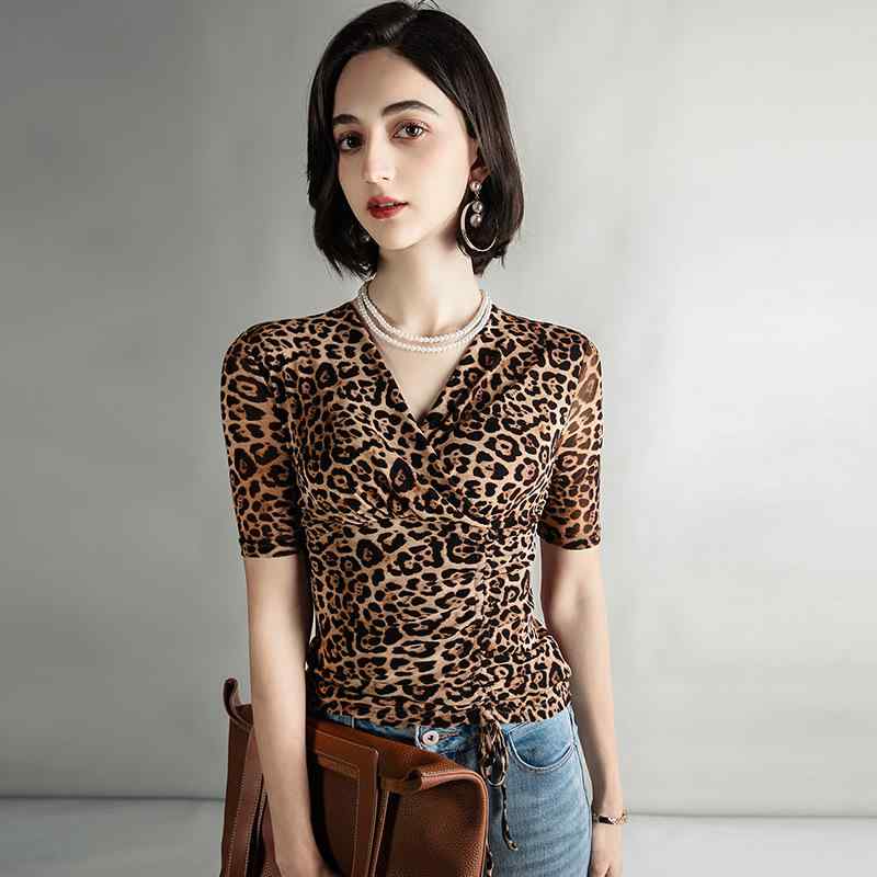 ・カテゴリ: Tシャツ・スタイル: 通勤風・主な素材: ナイロン90-95%・柄: 豹紋・袖丈: 五分袖・袖型: 標準・プリント: 印花・フィット: スリム・ネックライン: Vネック・カラー展開: 豹紋・サイズ展開: S、M、L、XL、XXL