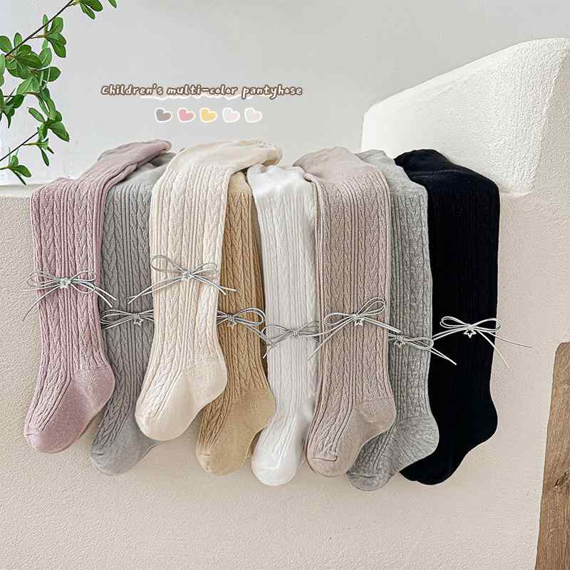 ・安全等級: B類・対象: 女の子・カテゴリ: 子供用タイツ・素材: 綿・製法: ジャカード・機能: 通気性、吸汗性・タイプ: 10分丈・かかと: あり・厚さ: 薄手・柄: 無地・要素: かわいい、蝶結び・主な生地成分: 綿79%・針数: 12～14針/3cm・サイズ: XS(70-80cm)、S(80-90cm)、M(90-100cm)、L(100-110cm)、XL(110-125cm)、XXL(125-140cm)・対象年齢: 1～3歳 (80～100cm)・色: ホワイト、ブラック、ライトグレー、ダークグレー、イエロー、ライトピンク、ベージュ、ライトブラウン