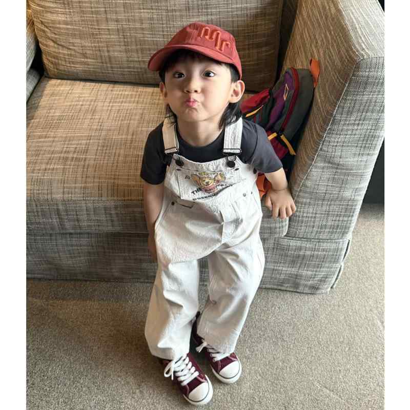 ・スタイル: 韓国版・生地: 綿混紡・安全等級: B類・パンツ丈: 長ズボン・主な素材: 綿・対象: 中性、男女兼用・対象年齢: 3～8歳 (100～140cm)・パンツのタイプ: その他・ウエスト: ミドルウエスト・カラー: グレー(半袖), 白(サスペンダーパンツ)・対応身長: 80cm, 90cm, 100cm, 110cm, 120cm, 130cm, 140cm, 150cm・カテゴリ: 子供用パンツ