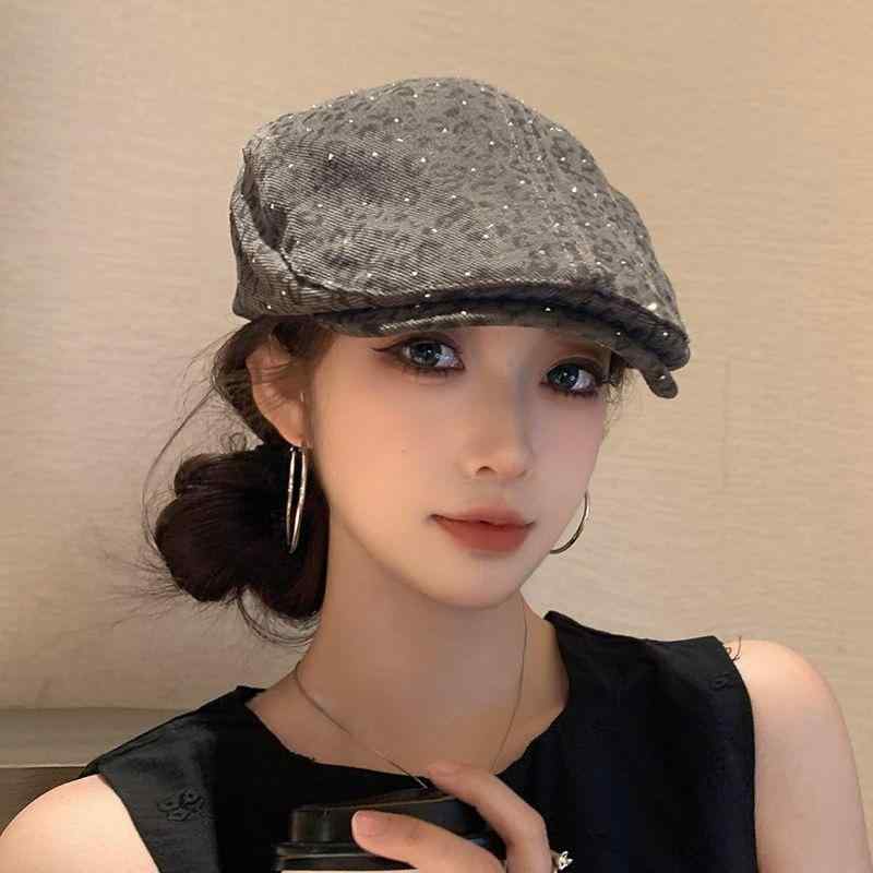 ・カテゴリ: キャップ・スタイル: 街頭風、個性風潮・主な素材: 綿71-80%・帽頂: 平頂・帽檐: 短檐・柄: 豹紋・装飾: 水钻・カラー展開: 白色、咖啡色、卡其色、棕灰色・サイズ展開: 54-59・機能: 防晒、透気、遮陽