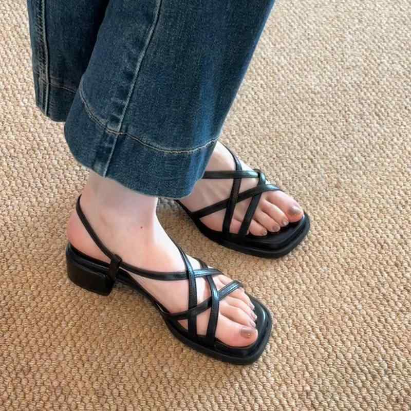 サンダル レディース 羊革 レトロ クロスストラップ 細ストラップ ローヒール チャンキーヒール スクエ..
