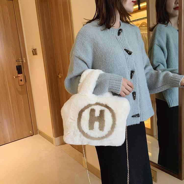 バッグ レディース ミニ 鞄 フェイクファー ウサギ H字型 斜めがけ カジュアル 白色 カーキ色 黒色 ピンク系 ブラウン 真鍮 チェーン