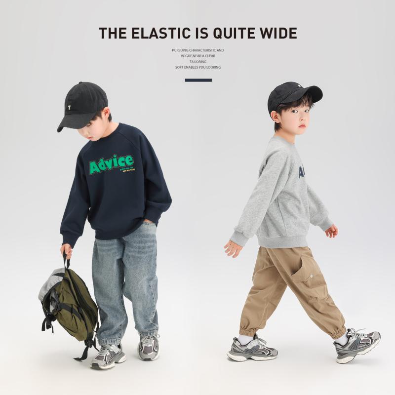 ・対象: 男の子・スタイル: スクール・対象年齢: 中・高学年（8歳以上、140cm以上）・シーズン: 春、秋、冬・生地加工: 起毛、ソフト加工・柄: 無地・厚さ: 普通・袖丈: 長袖・留め具: プルオーバー・フード: なし・実物写真: モデル着用・要素: スポーツ・生地名: 綿・主な生地の成分: 綿60%・安全レベル: B・インナー: ポリエステル繊維・カラー: グレー、ネイビー、霜降りグレー、ブルー、ライトグレー・サイズ: 110cm、120cm、130cm、140cm、150cm、160cm、170cm・製品カテゴリ: 子供用トレーナー