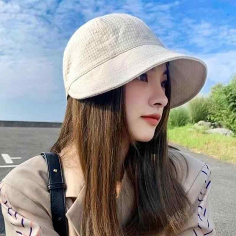 ・カテゴリ: 棒球帽・スタイル: 清新甜美・主な素材: 聚酯纤维・形状: 圆顶・つば: 短檐・カラー展開: 黒、米色、卡其、咖色・機能: 透气、遮阳・調整可能: 可調・折りたたみ可能: 可折