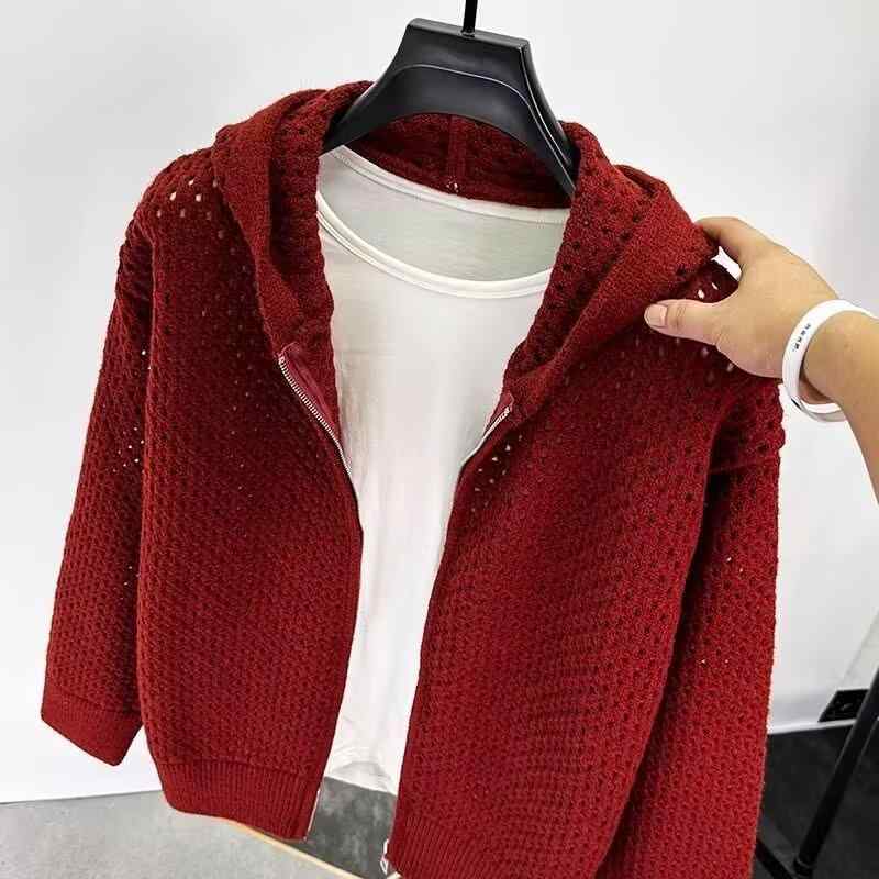 ・カテゴリ: ニットカーディガン・スタイル: カジュアル・タイプ: プルオーバー・ネックライン: フード付き・袖丈: 長袖・厚さ: 普通・対象年齢: 18-24歳・対象: 青少年・素材: ポリエステル繊維90%・柄・デザイン: 無地・色: ブラック, グレー, レッド, ダークブルー・サイズ: M, L, XL, XXL・シーン: カジュアル・対象性別: 男性・その他: 洗濯機洗い可能, 高い色堅牢度