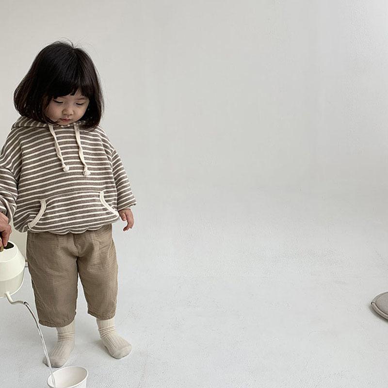 ・カテゴリ: 子供用パーカー・対象: 男女兼用・スタイル: 韓国風・対象年齢: 乳幼児(1~3歳, 80~100cm)・シーズン: 春、秋・生地加工: 柔らかい加工・厚さ: 普通・袖丈: 長袖・留め具: プルオーバー・フード: あり・実写: モデルなし・要素: スポーツ・安全レベル: A・インナー: コットン・素材: 綿・主素材の含有量: 95%・色: ブラック、ライトブラウン・身長: 73cm、80cm、90cm、100cm