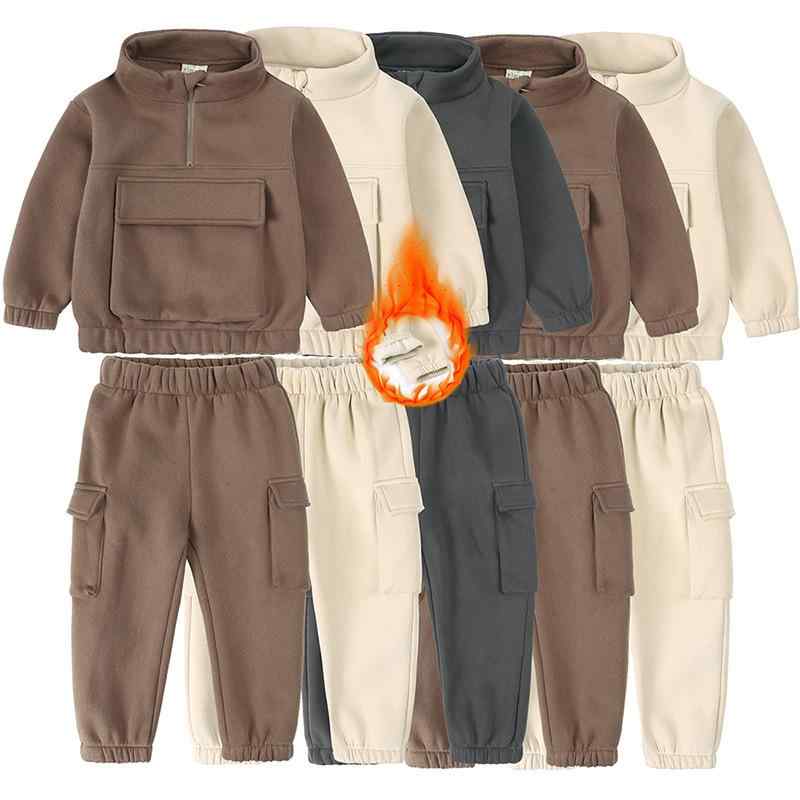 ・商品カテゴリ: 子供用セットアップ・対象: 男女兼用・スタイル: カジュアル・セット内容: トップス、ボトムスの2点セット・対象年齢: 3～8歳・シーズン: 秋冬・袖丈: 長袖・フード: なし・パンツ丈: 長ズボン・厚さ: 厚手・柄: 無地・素材: 綿95%・安全レベル: B・開閉: プルオーバー・カラー: DTZ9571F, DTZ9571K, DTZ9571N・対応身長: 90cm, 100cm, 110cm, 120cm, 130cm・要素: 運動、セットアップ