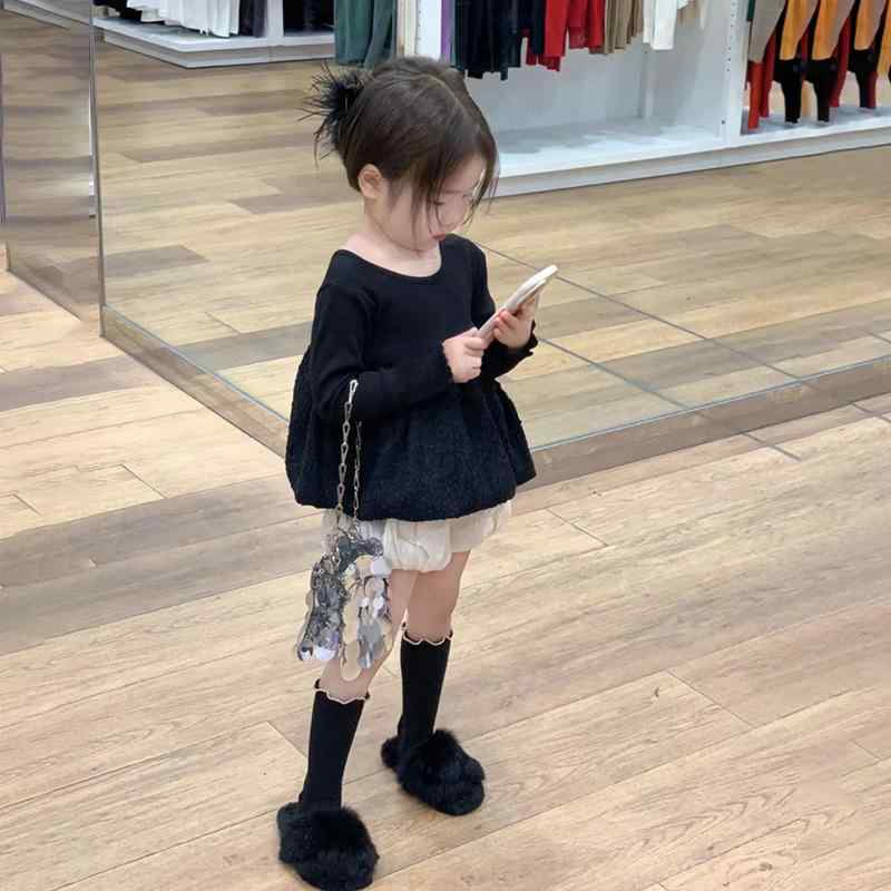 シャドーテールの子供服 女の子用パンツセット 春秋 韓国風 トップス ＆ 花柄ショートパンツ 上下2点セット かわいい 薄手 長袖 カットソー ショーパン 綿混素材 普段着 部屋着 80cm 90cm 100cm 110cm 120cm 130cm 140cm｜アングル3