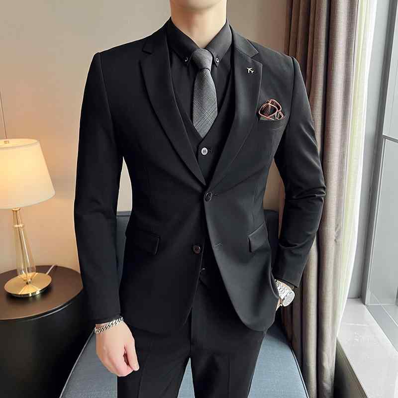 ・カテゴリ: ジャケット・対象年齢: 18-24歳・前立て: シングルブレスト、2つボタン・素材: 化学繊維混紡・主素材: 酢酸繊維64%・シーン: カジュアル・襟: ノッチドラペル・ベント: 背面中央・フィット: スリム・厚さ: 普通・デ...