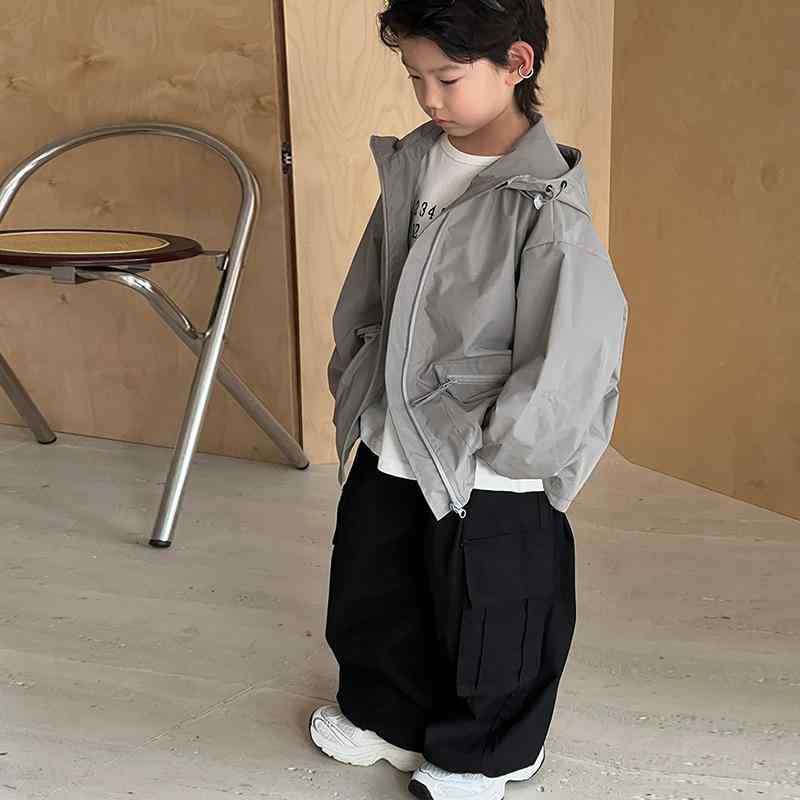 子供服 ジャケット キッズ ボーイズ 男の子 春秋 薄手 フード付き ジップアップ ジャンパー ブルゾン アウター 90cm 100cm 110cm 120cm 130cm 140cm 無地 グレー ブラック カーキ色