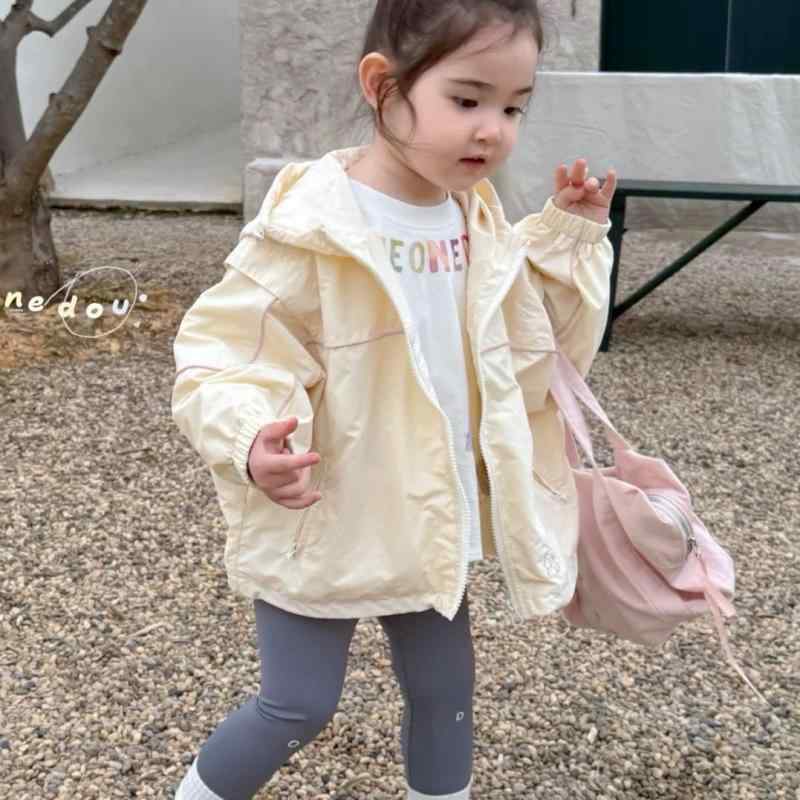 子供服 ジャケット 女の子 春秋 ブルゾン 韓国風 かわいい 小犬 刺繍 フード付き 防風 ポリエステル アウター 普段着 花柄 杏色 トップス