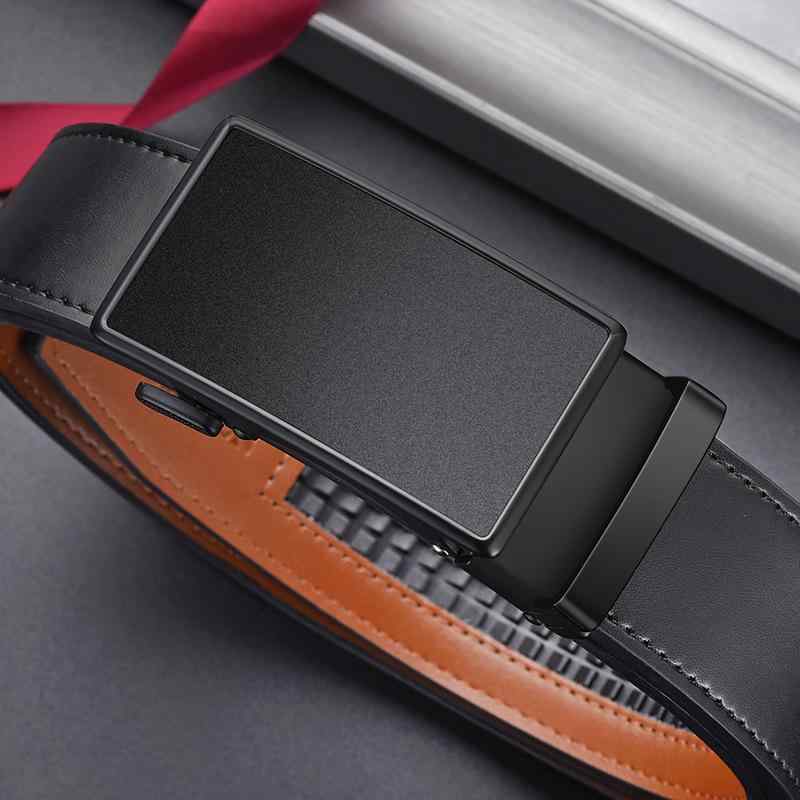 ・素材: 真皮・皮質: 二層牛革・バックル素材: 合金・バックルタイプ: オートロック・カラー: ブラック・幅: 2-4cm・長さ: 110cm, 115cm, 120cm, 125cm, 130cm・サイズ: 110-130cm・スタイル: ビジネス、カジュアル、OL、シンプル、欧米・加工: 電気メッキ・流行要素: 無し