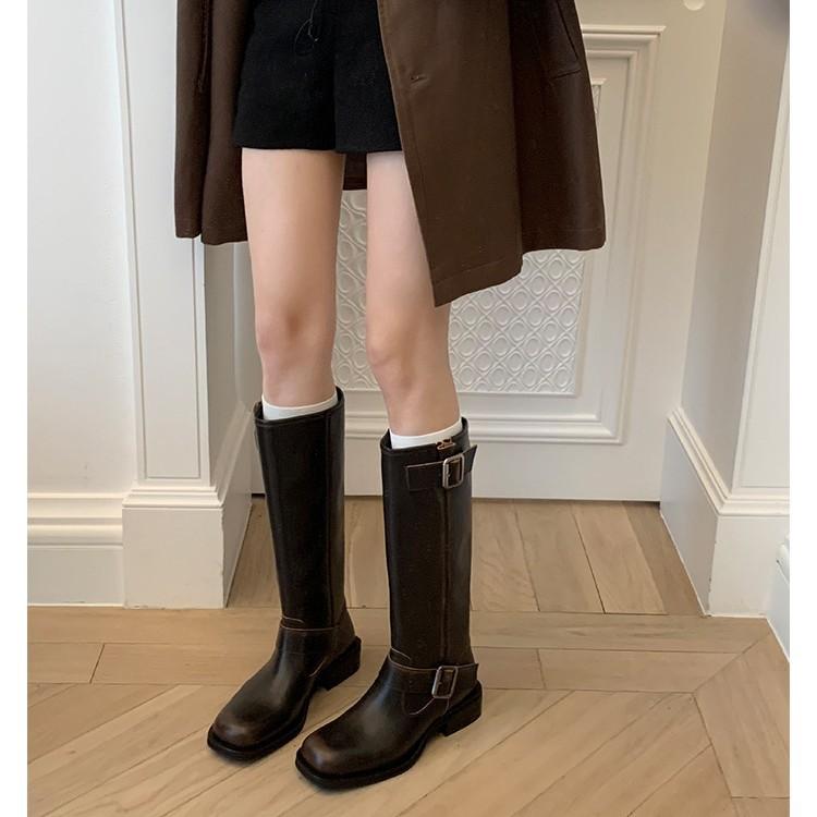 ・商品カテゴリ: 騎士ブーツ・対象年齢: 成人・靴の材質(アッパー): 超繊維・靴底の材質: ゴム・対象性別: 女性・スタイル: レトロ・つま先の形状: スクエアトゥ・ヒールの形状: 太ヒール・ヒールの高さ: ミドルヒール(3-5cm)・人...