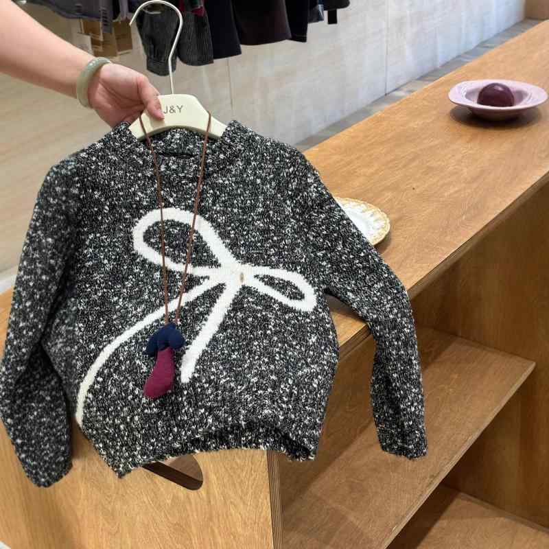 ・カテゴリ: 子供用セーター・対象: 女の子・生地加工: 柔らかい・スタイル: 韓国風・適合年齢: 3～8歳 (100～140cm)・袖丈: 長袖・デザイン: 無地・素材: 毛糸・主な生地成分: 綿43%、アクリル41%、ポリエステル11%、スパンデックス3%、金糸2%・安全レベル: B類・ネックライン: ラウンドネック・フード: なし・カラー: 黒灰色・適合身長: 90cm、100cm、110cm、120cm、130cm、140cm、150cm・要素: 蝶結び・前立て: プルオーバー・厚さ: 普通