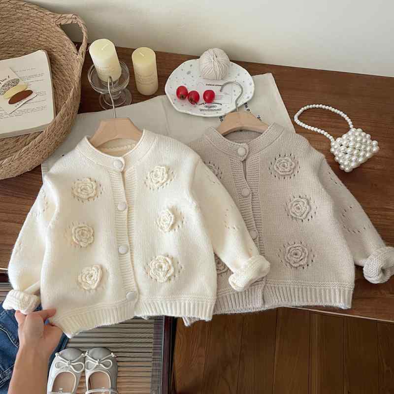 Knit sweater for girls, long-sleeved cardigan, floral pattern, mid-length, for ages 3, 4, 5, 6, 7, 8, retro, warm, autumn/winter, beige.