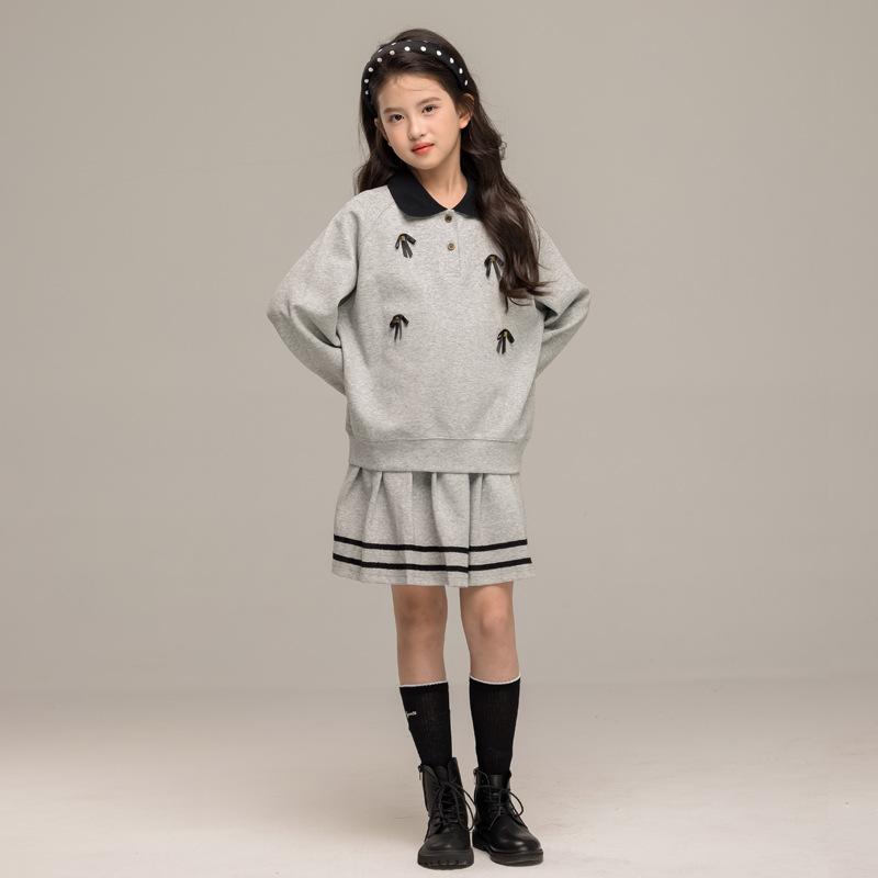 ・対象: ガールズ・スタイル: 韓国・セット内容: スカート、トップス・セット数: 2点・対象年齢: 8歳以上・袖丈: 長袖・フード: なし・生地加工: 柔らか・厚さ: 普通・柄: 無地・要素: セット、蝶結び・素材: 綿・主素材: 綿80%・安全レベル: B類・留め具: プルオーバー・色: ライトグレー・対応身長: 120cm、130cm、140cm、150cm、160cm、170cm・生地: 綿80%、ポリエステル20%・製品カテゴリ: 子供用セットアップ