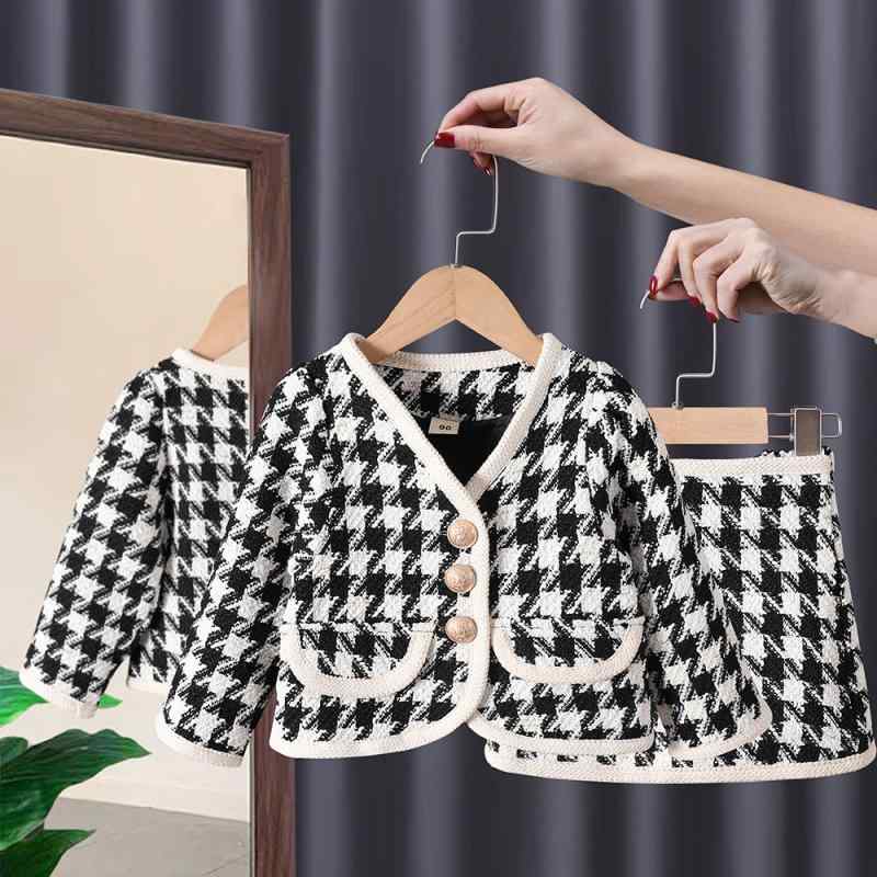 ・商品カテゴリ: 子供用セットアップ・対象: 女児・スタイル: シャネル風・セット内容: スカート、トップス・袖丈: 長袖・主な素材: 綿・素材構成: 綿90%・厚さ: 普通・柄: 格子柄・対象年齢: 3～8歳 (100～140cm)・ボタン: シングルブレスト・色: 黒セットアップ、ピンクセットアップ・対応身長: 80cm、82cm、91cm、100cm、109cm、118cm
