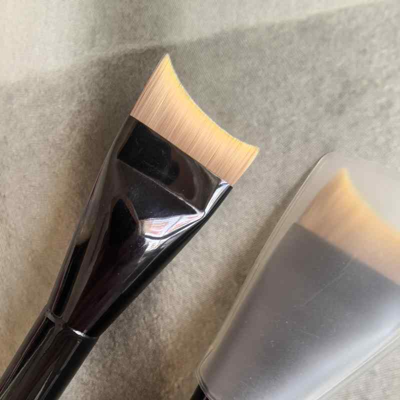 ファンデーションブラシ 大きめ フラット 刀鋒型 薄付き ムラなし 携帯用 人工繊維 メイクブラシ 黒
