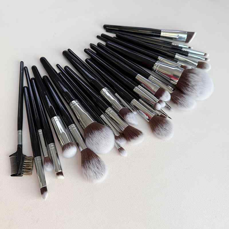 メイクブラシ 30本セット 黒銀 アイシャドウブラシ コンシーラーブラシ シェーディングブラシ フェイスブラシ チークブラシ 人工繊維 木柄 携帯用 袋入り ブラック シルバー