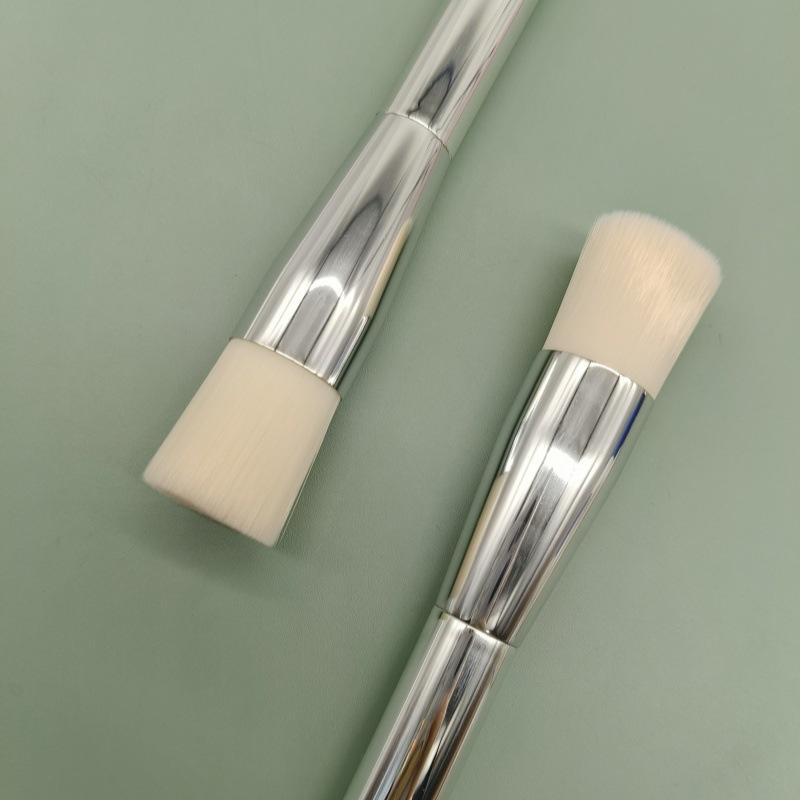 メイクブラシ 超柔らかい ナイロン メイク道具 プロ仕様 シェーディングブラシ チークブラシ ファンデーションブラシ 銀色