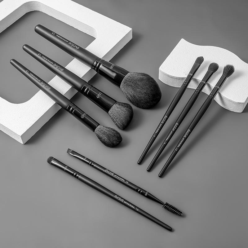 メイクブラシ 8本セット 柔らかい 化粧ブラシ セット 散粉ブラシ チークブラシ フェイスブラシ メイク道具 人工繊維 樺木 収納ケース付き ブラック