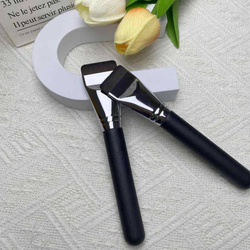 ファンデーションブラシ 薄型 人工毛 ウッドハンドル メイクアップブラシ 無痕