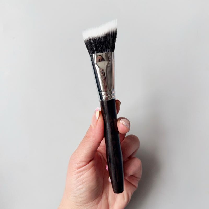メイクブラシ フェイスブラシ チークブラシ 人工毛 ウッドハンドル 輪郭 メイクアップ 点彩 陰影
