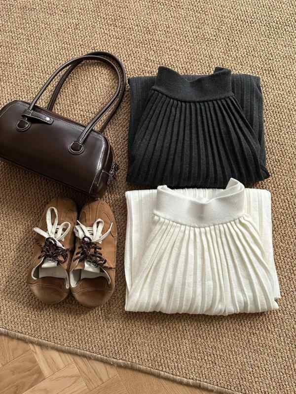 スカート レディース 秋冬 高見え 百褶スカート ひざ丈 ミモレ丈 Aライン フレアスカート ウエストゴム ゆったり 体型カバー 着痩せ 通勤 オフィス きれいめ 上品 かわいい フェミニン ガーリー 大人 無地 ブラック グレー アイボリー