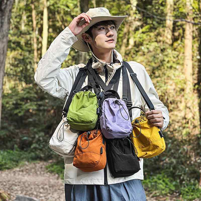 ショルダーバッグ 男性用 撥水 接触冷感 多機能 スポーツ 運動 普段使い サイクリング 旅行 斜めがけ 鞄 カバン ナイロン 黒 白 黄色 紫 オレンジ 緑