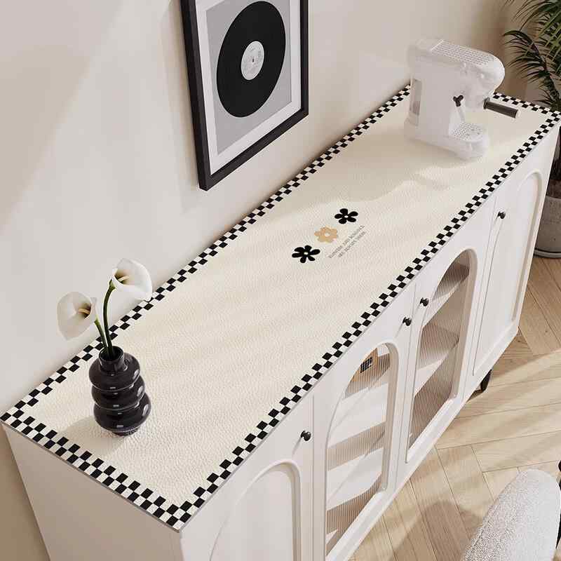 テーブルクロス ランチョンマット 防水 防油 PVCレザー キズ防止 汚れ防止 耐熱 食卓カバー 食器棚 飾り棚 下駄箱 モダン シンプル ブラック ホワイト