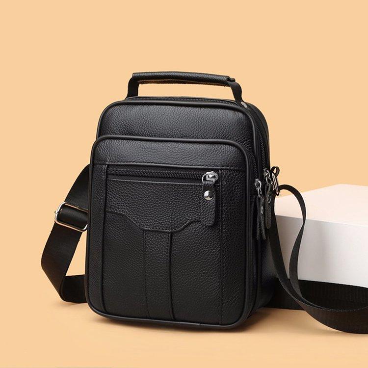 ショルダーバッグ 男性用 本革 牛革 小さめ 斜めがけ 鞄 メンズ ミニバッグ 無地 黒 ブラック レザー カバン ポシェット