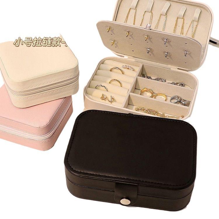 アクセサリーケース レディース メンズ 携帯型 ジュエリーボックス 小型 ピアス 指輪 ネックレス 収納 レザー調 ブラック ホワイト ピンク ブルー