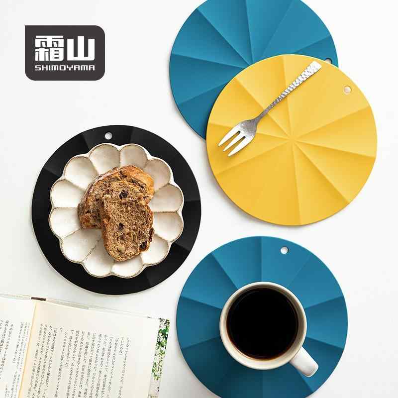 鍋敷き シリコン 断熱マット 食品グレード 耐熱 厚手 カップ 鍋 現代シンプル 円形 イエロー ブルー