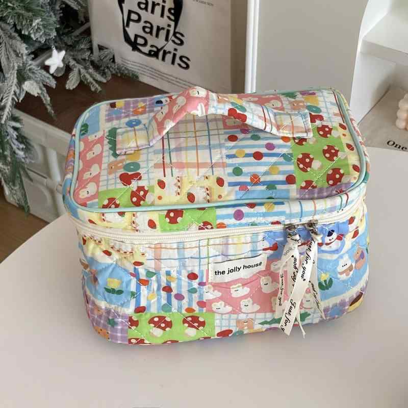 化粧ポーチ レディース 学生 全面 キルティング 大容量 ケーキ配色 コットン かわいい 手提げ 収納
