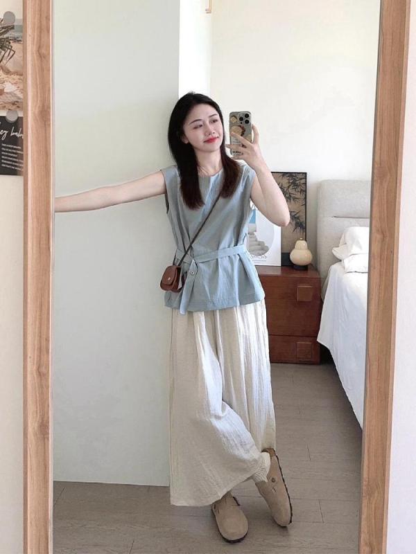 韓国 系は だらだら して いて、 スリム。 袖 なしの トップス 女性です。 2025 年 夏 新作 シンプル す。商品番号: A55062+A55063パターン: その他パンツ丈: パンツ人気要素: ファッション職人技: 高温設定発売年・発売時期: 2025年夏生地名: ポリエステル主な生地構成: ポリエステル（ポリエステル繊維）主な生地構成 2: ポリエステル（ポリエステル繊維）ブランド: 色: トップス＋ワイドパンツ【2点セット】,トップス[単品],ワイドパンツ[単品]サイズ: S【推奨42.5-47.5kg】,M【推奨47.5-52.5kg】,L【推奨52.5-57.5kg】,XL [推奨 57.5-62.5kg],XXL [推奨 62.5-67.5kg],XXXL【推奨67.5-75kg】スタイルタイプ: 日本と韓国風レジャー主な生地成分の含有量: 30%未満スタイル: カジュアルスタイルスーツスタイル: パンツスーツ対象性別: 女性スリーブタイプ: レギュラースリーブ袖丈: ノースリーブ製品カテゴリー: カジュアルスーツ主な生地成分2の含有量: 30%未満