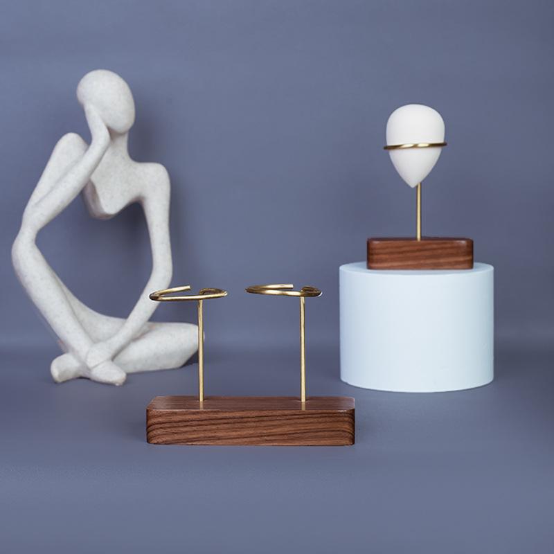 メイクアップ スポンジホルダー 木製 メイクアップスポンジスタンド パフ収納 実木 黄銅 無垢材 化粧品..