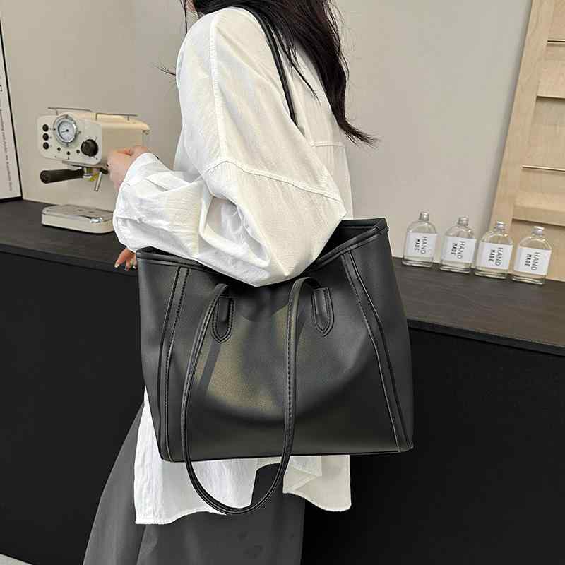 トートバッグ レディース 鞄 大容量 PUレザー 肩掛け 手提げ 通勤 韓国風 おしゃれ かわいい ブラック ホワイト ブラウン カーキ チャーム付き(4.0)