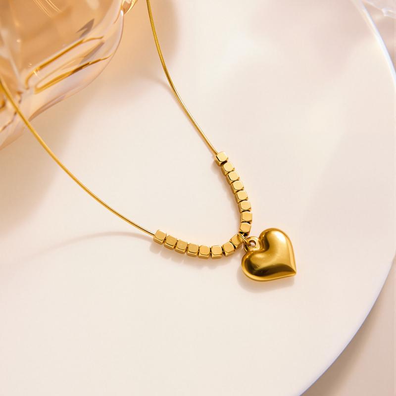 Pearl White - ネックレス レディース 韓国風 チタン鋼 ハート ペンダント 18k 金メッキ 高見え キューブ 鎖骨チェーン